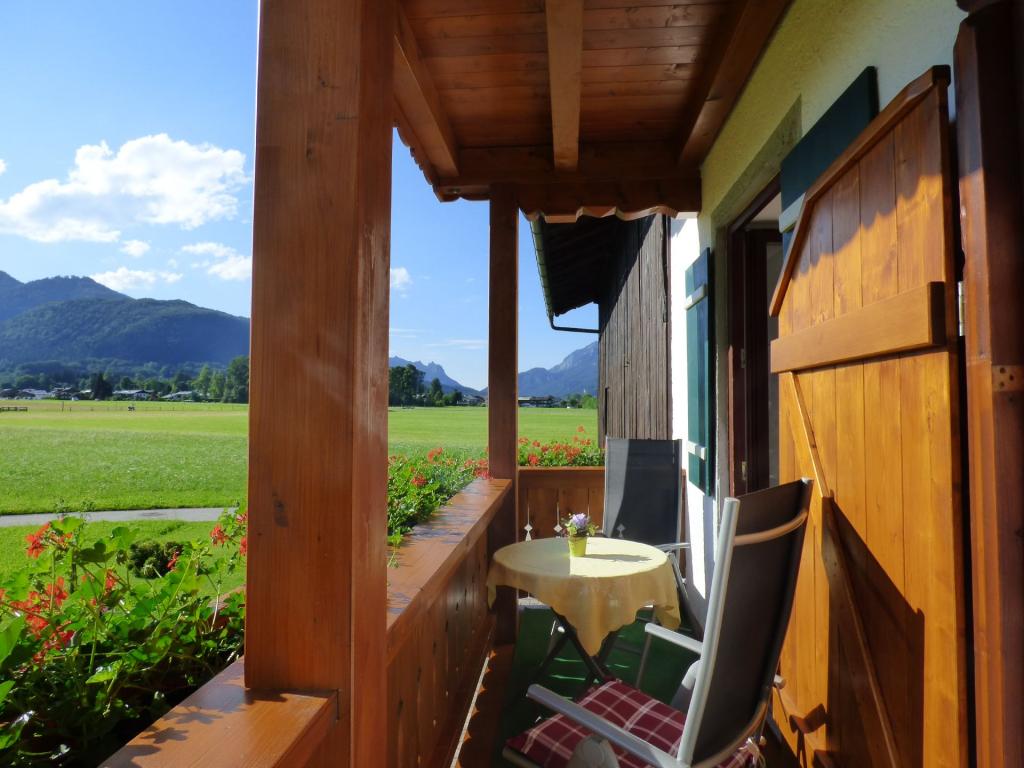 Ein Blick vom Balkon der Ferienwohnung Kehlstein im Kierngaßlehen in Schönau am Königssee