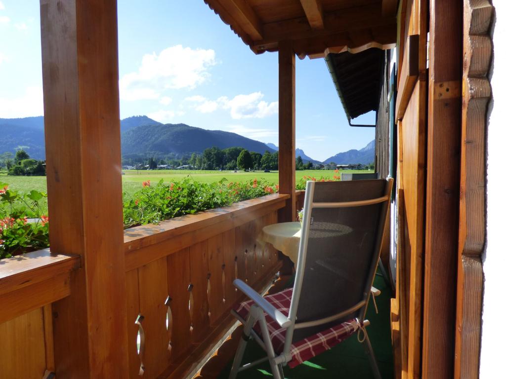 Ein Blick vom Balkon der Ferienwohnung Kehlstein im Kierngaßlehen in Schönau am Königssee